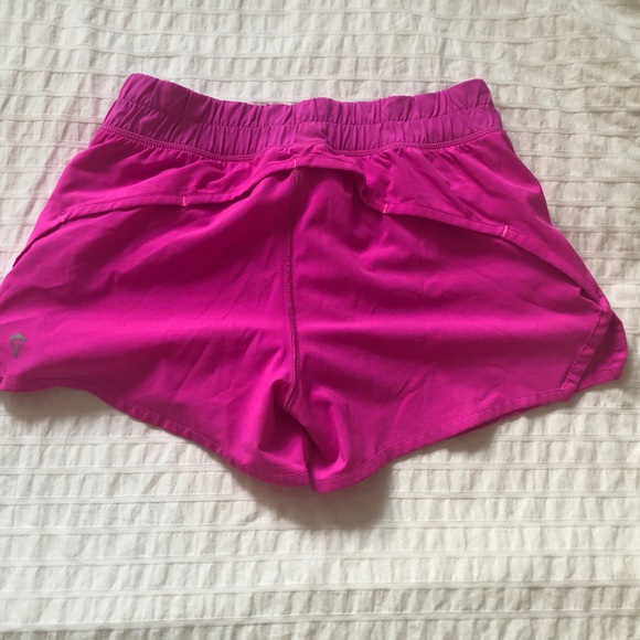 ivvia/ lululemon pink shorts - Picture 2 of 3
